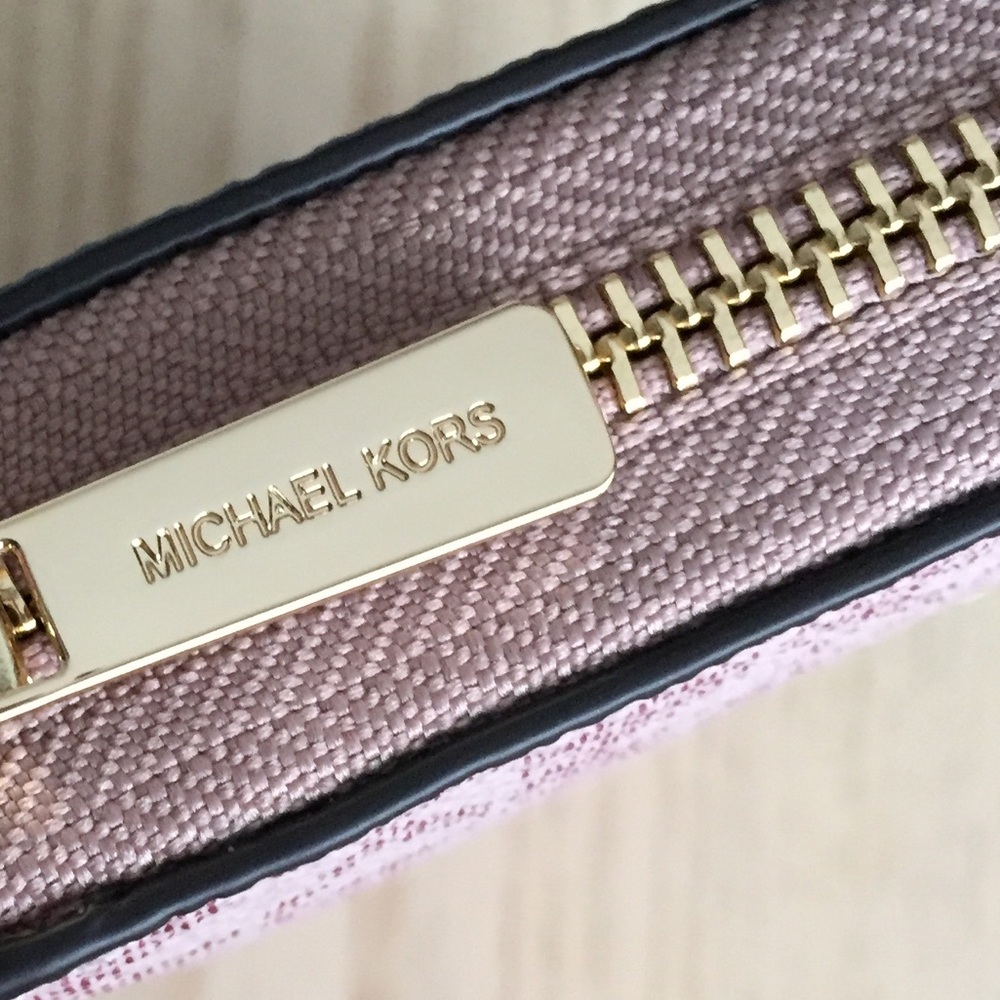 Michael Kors Jet Set Soft Pink Multi Wallet - Picture 4 of 7